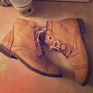 G. H. Bass & Co. Pamela Booties EUC